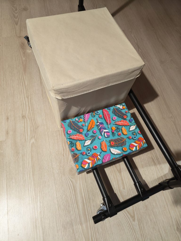 Stojak na kółkach czarny