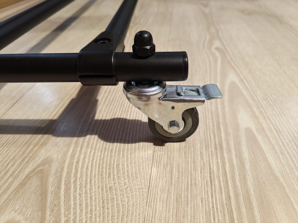 Stojak na kółkach czarny